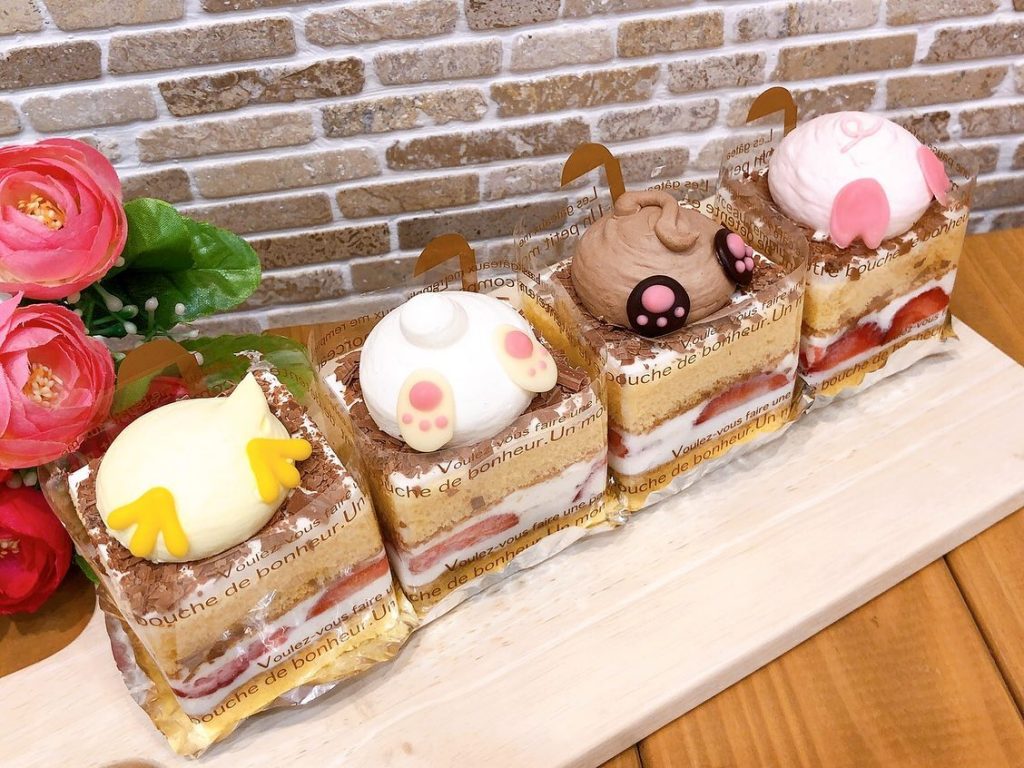 本日4日〜6日まで限定でおしりケーキ出ています♬ はぐみ特製ショートケーキの上に、生クリームでぷっくり可愛い動物達のおしりを乗せました♡ 見ても食べても幸せ?な限定おしりケーキ是非お楽しみください♡