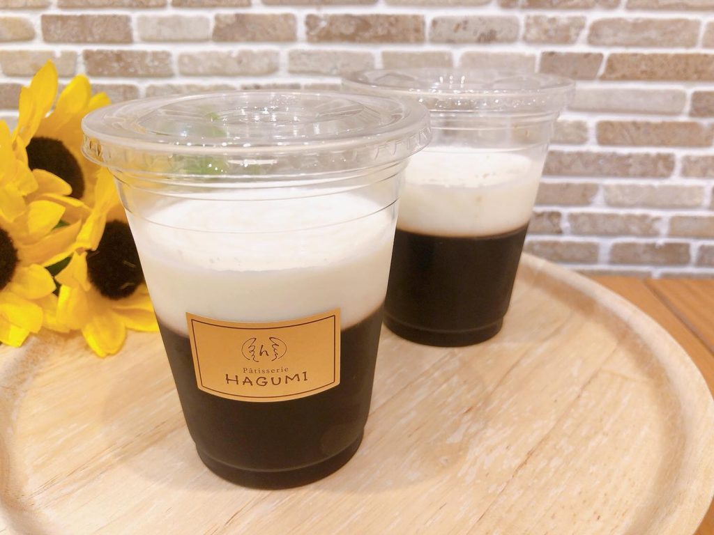 飲むゼリーカフェオレ?リニューアルして登場しています コーヒーゼリーの割合を多くしてミルクゼリーは少なめに?よりさっぱりとお召し上がり頂けるようになりました この暑さにもってこいのゼリードリンク?是非ぐびっと飲んで涼をとってくださいね