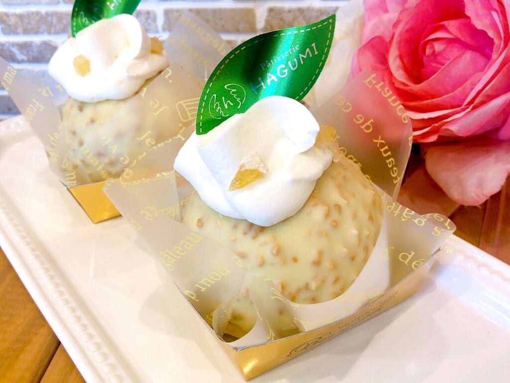 🍋シトロンショコラ新しく登場しています♡ブリュレショコラをミルクチョコムースで包み、底にはレモンカードとしっとりスポンジ、周りはアーモンド入りのレモンチョコでコーティングしました🍋 なめらかなチョコムースに爽やかなレモンの風味がぴったりのケーキです お立寄りの際は是非チェックして下さいね